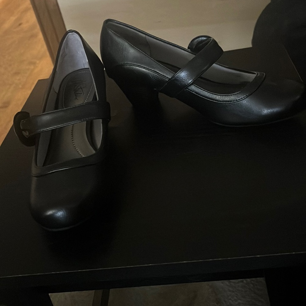 Life stride 8.5 Wife- pumps - new